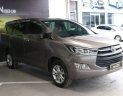 Toyota Innova   E 2.0MT  2017 - Bán Toyota Innova E 2.0MT đời 2017, màu bạc, giá chỉ 718 triệu