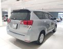 Toyota Innova 2017 - Bán xe Toyota Innova đời 2017, màu bạc số sàn, 725 triệu