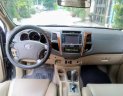 Toyota Fortuner V 2010 - Cần bán nhanh xe Fortuner 2010 tự động 4x4 xăng, màu đen còn rất đẹp