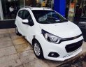 Chevrolet Spark 2018 - Cần bán Chevrolet Spark sản xuất năm 2018, màu trắng, giá chỉ 389 triệu