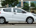 Chevrolet Spark 2016 - Cần bán lại xe Chevrolet Spark sản xuất 2016, màu trắng