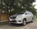 Toyota Innova E 2013 - Cần bán lại xe Toyota Innova E 2013, màu bạc xe gia đình, giá 485tr