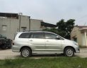 Toyota Innova E 2013 - Cần bán lại xe Toyota Innova E 2013, màu bạc xe gia đình, giá 485tr