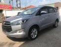 Toyota Innova 2.0E 2017 - Cần bán Toyota Innova 2.0E đời 2017, màu bạc, 705tr