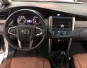 Toyota Innova 2.0E 2017 - Bán Toyota Innova 2.0E sản xuất năm 2017, màu bạc