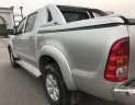 Toyota Hilux 2010 - Gia đình cần bán xe bán tải Hilux 2011, máy 3.0 hai cầu, số sàn, máy dầu