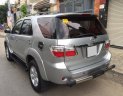 Toyota Fortuner V 2010 - Muốn bán Fortuner 2010 màu bạc, số tự động