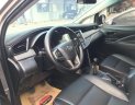Toyota Innova 2.0E 2017 - Cần bán gấp Toyota Innova năm 2017 màu nâu, giá tốt