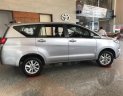 Toyota Innova 2.0E 2018 - Bán ô tô Toyota Innova 2.0E 2018, màu bạc, giá chỉ 708 triệu, trả trước 250tr có xe ngay