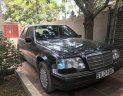 Mercedes-Benz E class  E220 1993 - Cần bán Mercedes E220 1993, màu đen, giá tốt