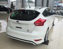 Ford Focus S sport 2018 - Bán Ford Focus S Sport 2018, chính hãng, mới 100% màu trắng, giao ngay, hỗ trợ trả góp LH: 0941.921.742
