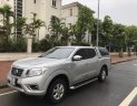 Nissan Navara E 2016 - Gia đình bán Nissan Navara E, đời 2016, màu bạc, đi hơn 2 vạn KM còn bảo hành hãng