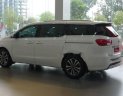 Kia Sedona 2018 - Cần bán gấp Kia Sedona sản xuất 2018, màu trắng, giá tốt