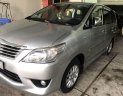 Toyota Innova 2012 - Cần bán gấp Toyota Innova đời 2012, màu bạc, giá 495 triệu