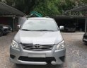 Toyota Innova  2.0E  2013 - Bán Toyota Innova 2.0E năm sản xuất 2013, màu bạc xe gia đình