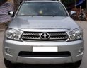 Toyota Fortuner  2.5 G  2010 - Bán Toyota Fortuner 2.5 G 2010 máy dầu, số tay, màu bạc. Hồ sơ cầm tay