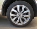 Volkswagen Touareg 2016 - Volkswagen Touareg 3.6 AT đời 2017, màu vàng ánh Kim, nhận ngay ưu đãi trị giá 150 triệu chỉ trong tháng 8/2018