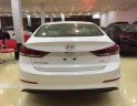 Hyundai Elantra 1.6 MT 2018 - Bán Elantra 1.6 MT trắng giao ngay