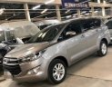 Toyota Innova 2.0E 2017 - Bán ô tô Toyota Innova 2.0E đời 2017, màu bạc, giá tốt