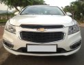 Chevrolet Cruze 2016 - Cần tiền nên bán em Chevrolet Cruze 2016 số tay, màu trắng ít đi