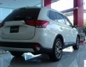 Mitsubishi Outlander 2.0 CVT Premium 2018 - Bán ô tô Mitsubishi Outlander 2.0 CVT Premium năm sản xuất 2018, 909 triệu