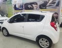 Chevrolet Spark Duo 2018 - Bán ô tô Chevrolet Spark sản xuất năm 2018, màu trắng, giảm tới 60 triệu, sẵn xe giao ngay, hỗ trợ vạy 90%