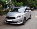 Kia Rondo G-Premium 2015 - Nhà mình cần bán chiếc ô tô Kia Rondo đời 2015, số tự động máy dầu, màu xám bạc