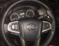 Toyota Innova E 2016 - Cần bán gấp Toyota Innova E sản xuất 2016, màu bạc chính chủ 