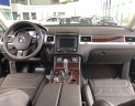 Volkswagen Touareg 2016 - Cần bán Volkswagen Touareg năm 2016, màu đen, nhập khẩu nguyên chiếc, xe demo cty, đăng ký T4/2017