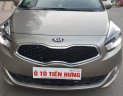 Kia Rondo GAT 2.0 AT 2015 - Bán Kia Rondo GAT 2.0 AT số tự động, model 2016, đời T12/2015, màu vàng cát mới 95%