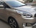 Kia Rondo GAT 2.0 AT 2015 - Bán Kia Rondo GAT 2.0 AT số tự động, model 2016, đời T12/2015, màu vàng cát mới 95%