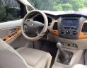 Toyota Innova G 2011 - Bán Toyota Innova G đời 2011, màu bạc xe gia đình