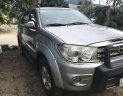 Toyota Fortuner 2010 - Bán Toyota Fortuner năm 2010, màu bạc xe gia đình, 615 triệu