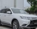 Mitsubishi Outlander 2018 - Cần bán xe Mitsubishi Outlander đời 2018, màu trắng, nhập khẩu nguyên chiếc   