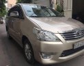 Toyota Innova V 2013 - Bán xe Toyota Innova V năm 2013, màu vàng số tự động