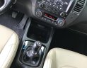 Kia Cerato 1.6MT 2017 - Bán Kia Cerato 1.6MT màu trắng số sàn sản xuất 2017 đăng ký 2018 bản đủ mẫu mới