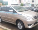 Toyota Innova E 2012 - Cần bán Toyota Innova E đời 2012, màu vàng cát, số sàn