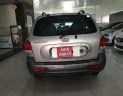 Hyundai Santa Fe 2.0AT 2004 - Cần bán xe Hyundai Santa Fe 2.0AT 2004, màu bạc, nhập khẩu nguyên chiếc giá cạnh tranh