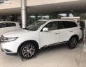 Mitsubishi Outlander 2.4 CVT Premium 2018 - Bán Outlander bản 2.4, 2 cầu số tự động màu trắng, giao ngay