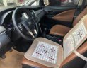 Toyota Innova 2.0E 2017 - Bán Toyota Innova E 2017 Số sàn, xe chạy 55.000Km, sử dụng kỹ không ngập nước cấn đụng