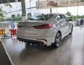 Hyundai Elantra 2018 - Bán xe Hyundai Elantra sản xuất năm 2018, màu trắng giá cạnh tranh