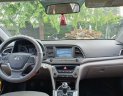 Hyundai Elantra 2017 - Gia đình cần bán Elentra 2017, Đk 2018, số sàn, màu trắng, còn đẹp như mới