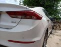 Hyundai Elantra 2017 - Gia đình cần bán Elentra 2017, Đk 2018, số sàn, màu trắng, còn đẹp như mới