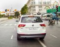 Volkswagen Tiguan   2017 - Bán ô tô Volkswagen Tiguan All Space sản xuất năm 2017, màu trắng, nhập khẩu, có xe giao ngay, khuyễn mãi khủng tháng 11