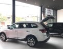 Mitsubishi Outlander 2.0 2018 - " Hot " cần Mitsubishi Outlander 2.0 sản xuất năm 2018, màu trắng, giao ngay, LH: Yến 0968.660. 828