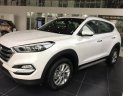 Hyundai Tucson 2018 - Hyundai Tucson xăng tiêu chuẩn trắng xe giao ngay, liên hệ để được giá khuyến mãi. LH: 0903175312