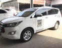 Toyota Innova E 2.0MT 2016 - Bán Toyota Innova E 2.0MT màu trắng số sàn sản xuất cuối 2016 mẫu mới đi 38000km