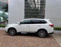 Mitsubishi Outlander 2.0 CVT Premium 2018 - Cần bán Mitsubishi Outlander 2.0 CVT Premium đời 2018, màu trắng, giá tốt