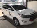 Toyota Innova E 2.0MT 2016 - Bán Toyota Innova E 2.0MT màu trắng số sàn sản xuất cuối 2016 mẫu mới đi 38000km