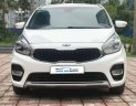 Kia Rondo 2.0 GAT 2017 - Bán ô tô Kia Rondo 2.0 GAT đời 2017, màu trắng, giá tốt